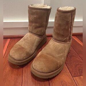 UGG Classic Short Boot - Chestnut, women’s size 7